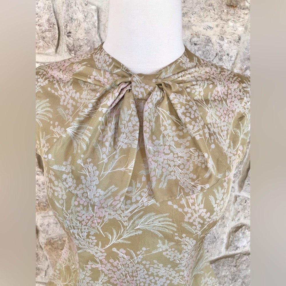 Vintage 1960s 1970s Beautiful Pastel Floral Silk Back Button Blouse with Bow - Picture 7 of 15
